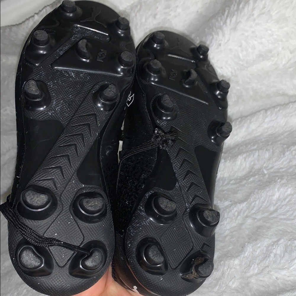Puma FUTURE Black Cleats with White Logo - Picture 5 of 8